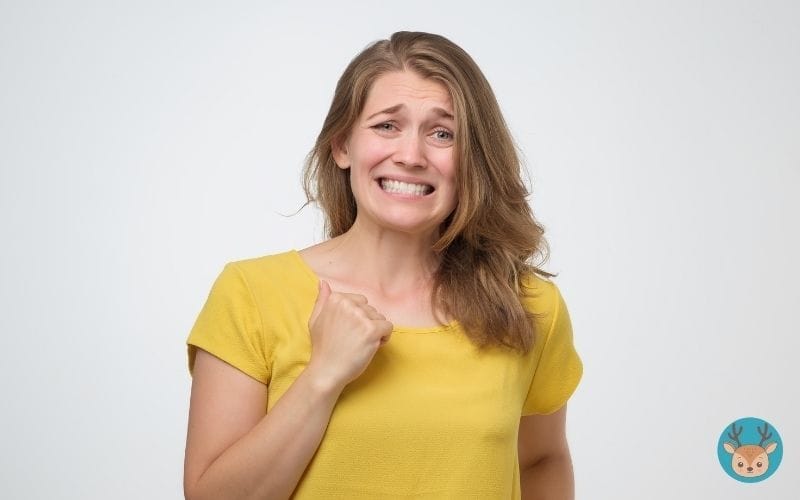 Frau bereut Fehler beim Kindersitzkauf